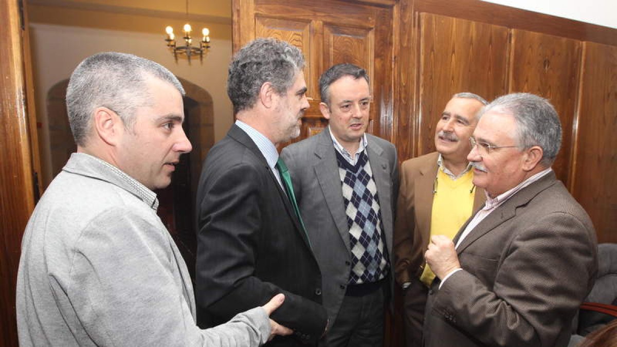 Macías, Álvarez, Morales, Pacios y Basanta.