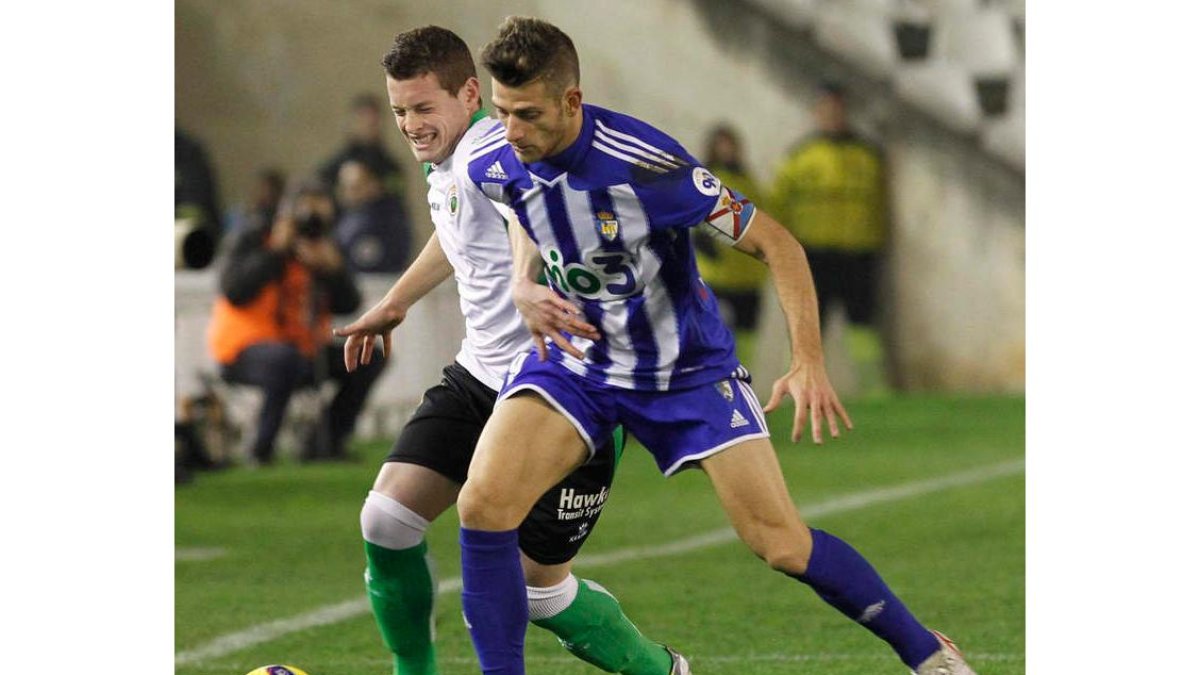 Máyor abrió el marcador para la Deportiva con un auténtico golazo por la escuadra nada más comenzar el encuentro.