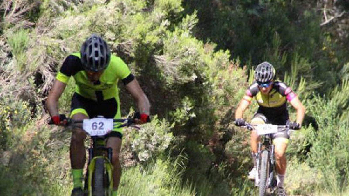 Didier González se llevó la victoria en Boñar, carrera en la que se dieron cita muchos ‘gallos’. DL