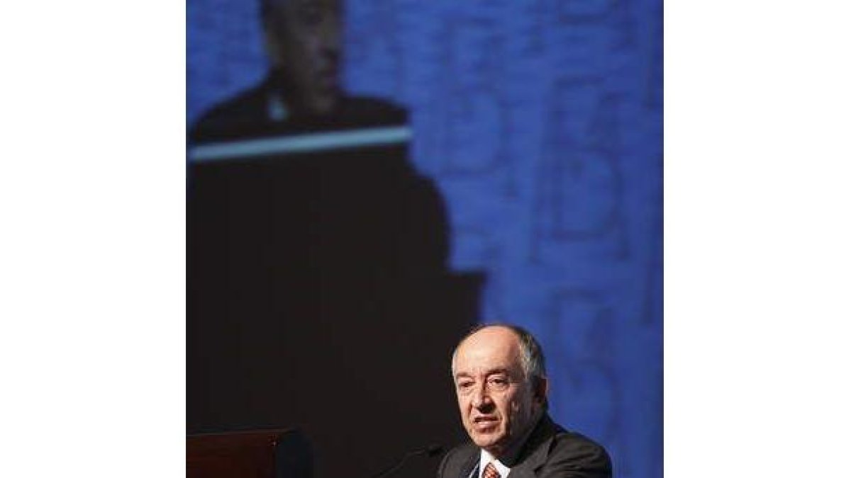 Miguel Ángel Fernández Ordóñez, en una conferencia ayer.