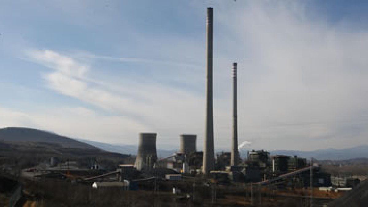 La chimeneas de Compostilla II ya no humeaban ayer.