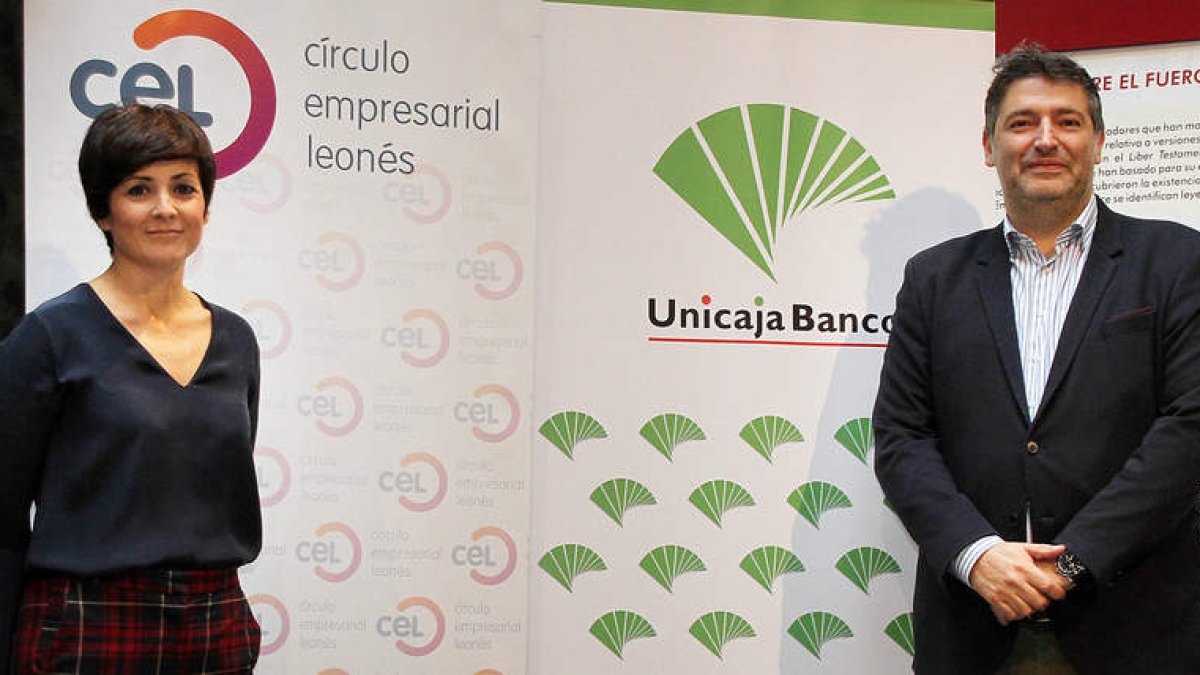 Margarita Serna, directora territorial de Unicaja y Álvarez. DL