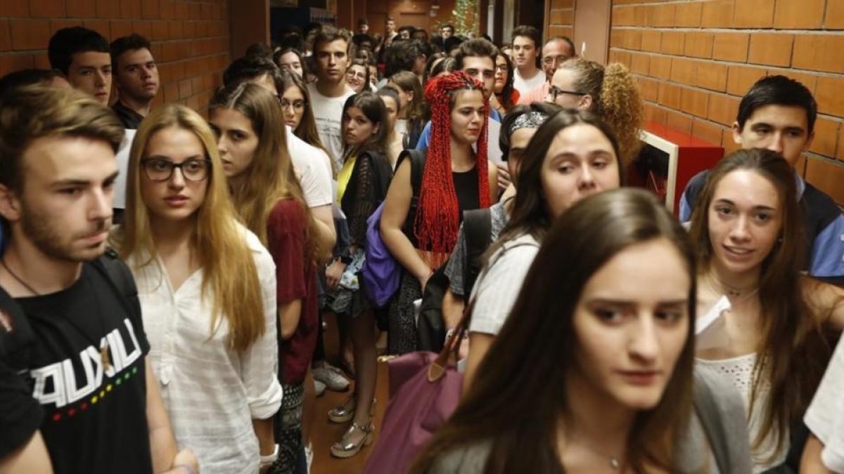 Facultat de Biologia de la UB durante la pasada selectividad.