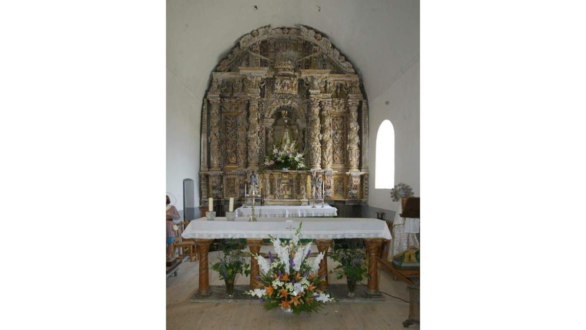 Procesión del 15 de agosto, con la imagen de la Virgen, que pujaban especialmente las mozas de La Omñañuela. A la procesión se añadió, desde 1987, un desfile de pendones.