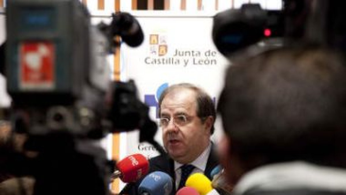 Juan Vicente Herrera, durante su visita ayer a Salamanca.