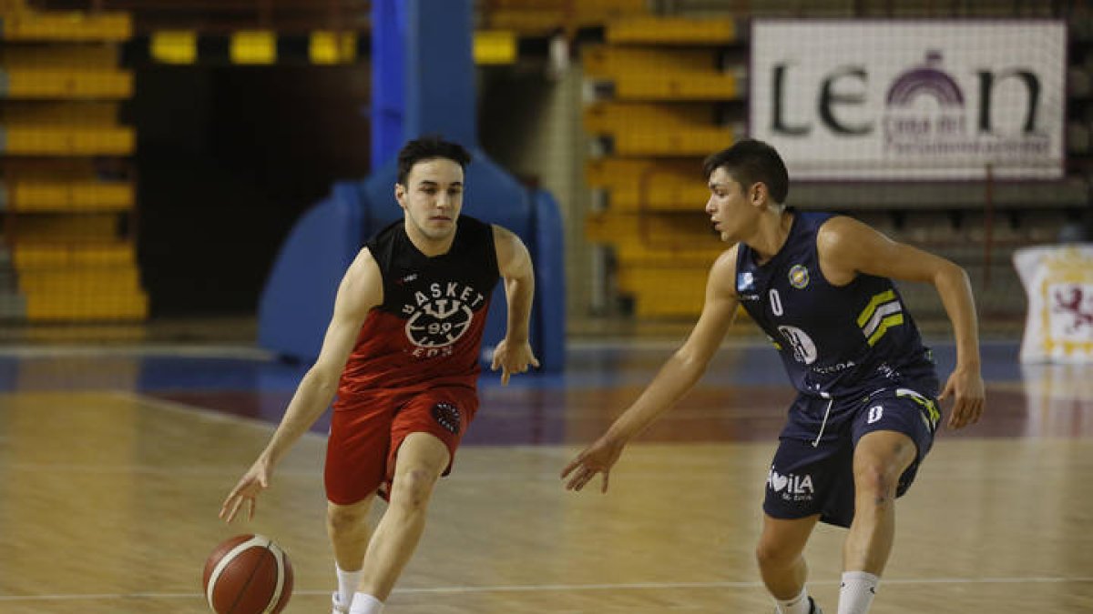 Partido de baloncesto liga EBA ULE Basket León - Hereda Ávila. F. Otero Perandones.