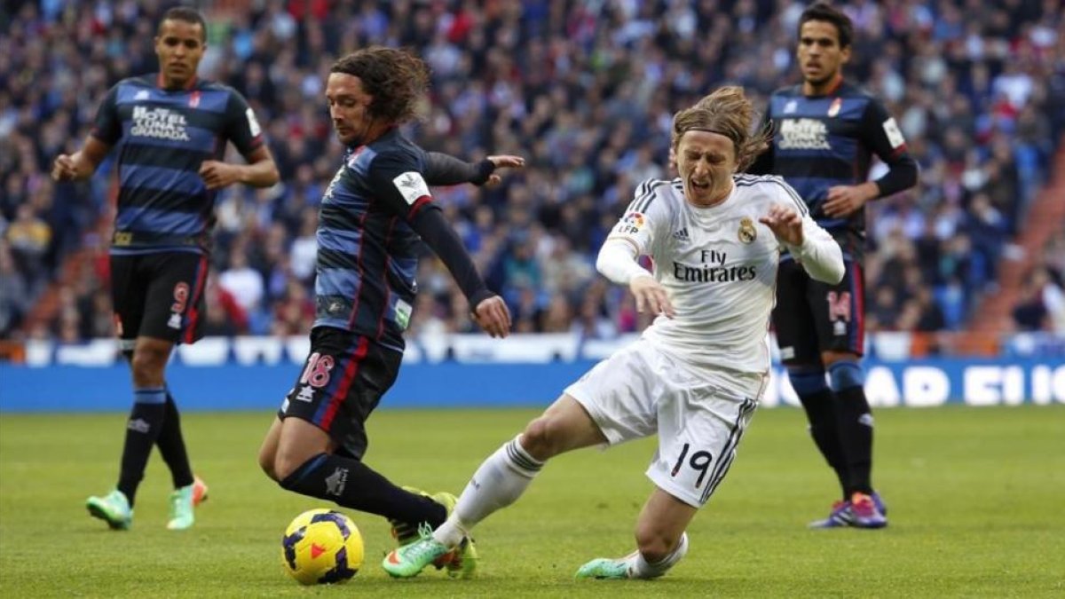 Modric, durante un partido entre el Madrid y el Granada.