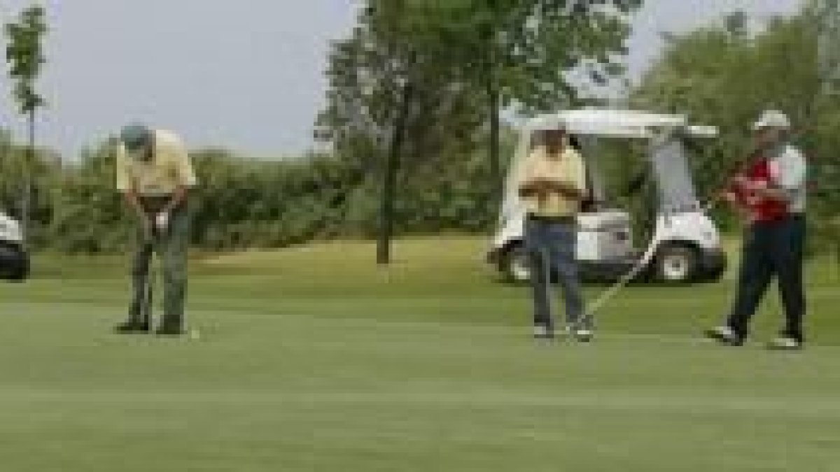 Un momento de la competición, celebrada el pasado fin de semana en León Club de Golf