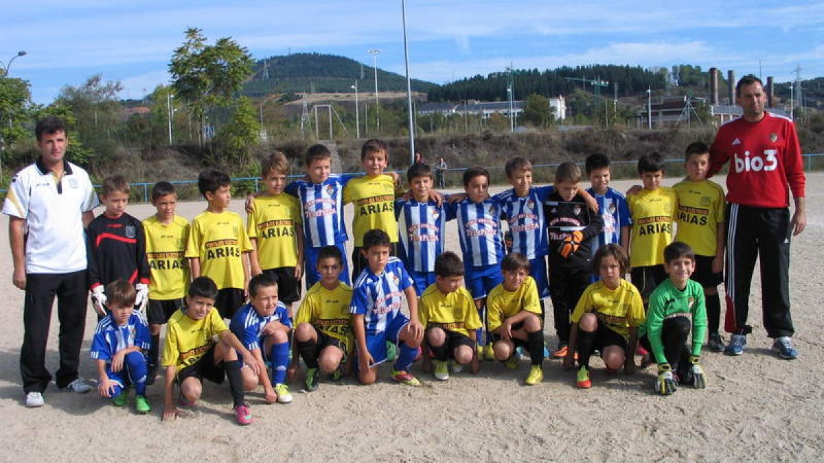 Formaciones de la Ponferradina y del Cuatrovientos que militan en la categoría benjamín.