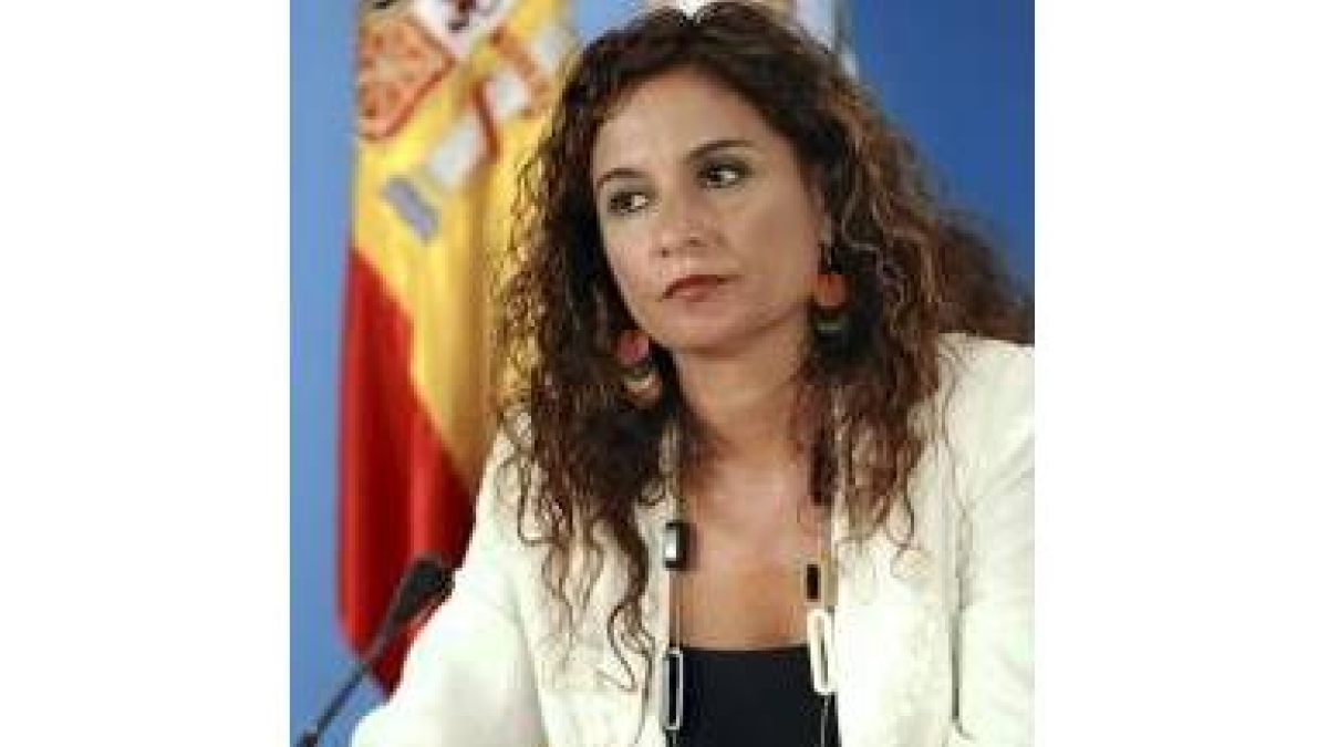 La consejera andaluza de Salud, María Jesús Montero, ante los medios
