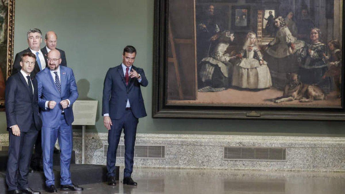 El presidente del Gobierno ante las Meninas con los líderes de Alemania, Francia y la UE. BRAIS LORENZO