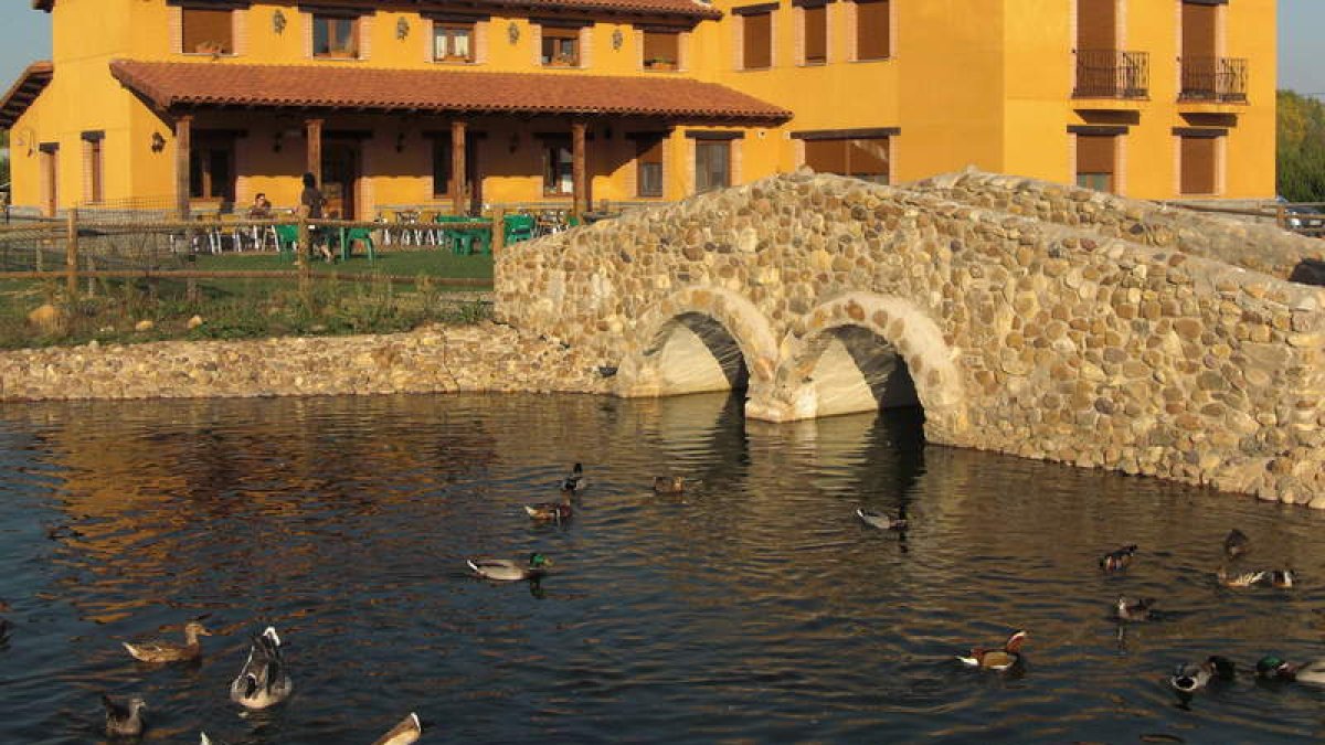 Carrizo de la Ribera es el sitio preferido por el humorista leonés Leo Harlem para pasar unas vacaciones diferentes.