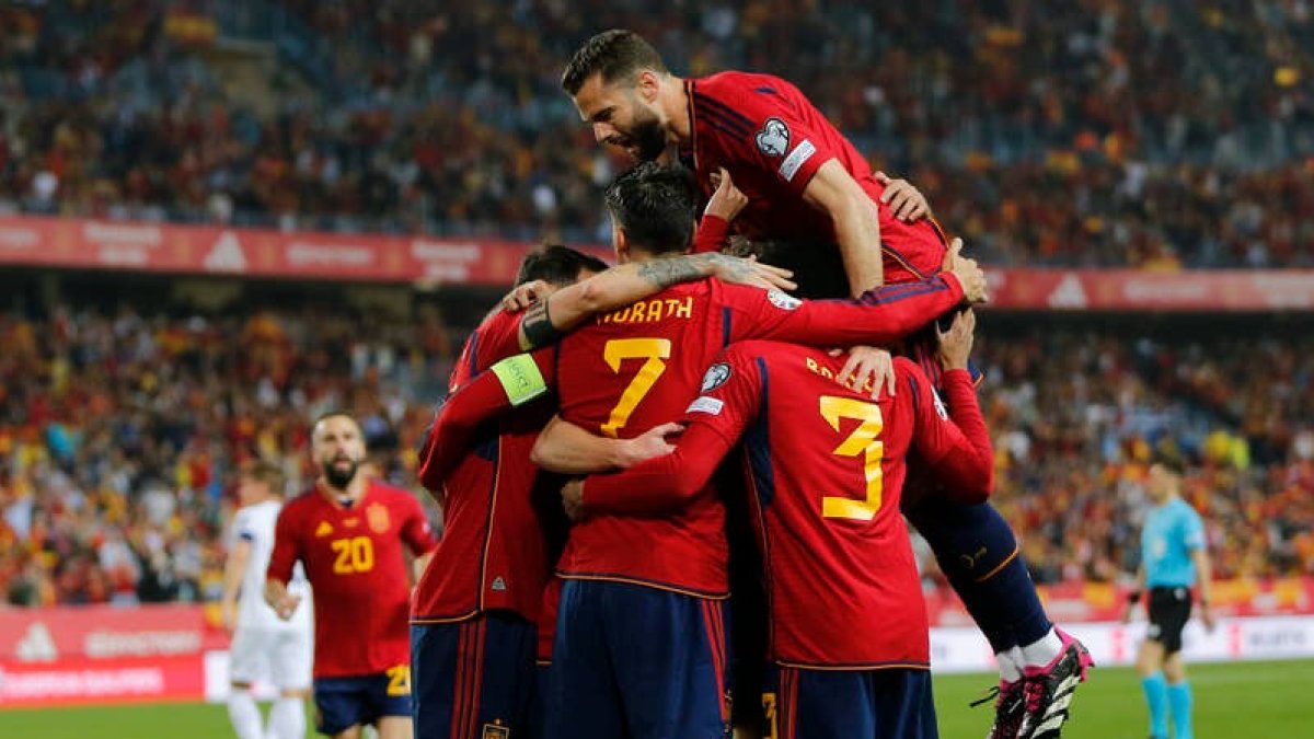 La selección española se impuso con contundencia a los noruegos, aunque no cerró el partido hasta los minutos finales. JORGE ZAPATA
