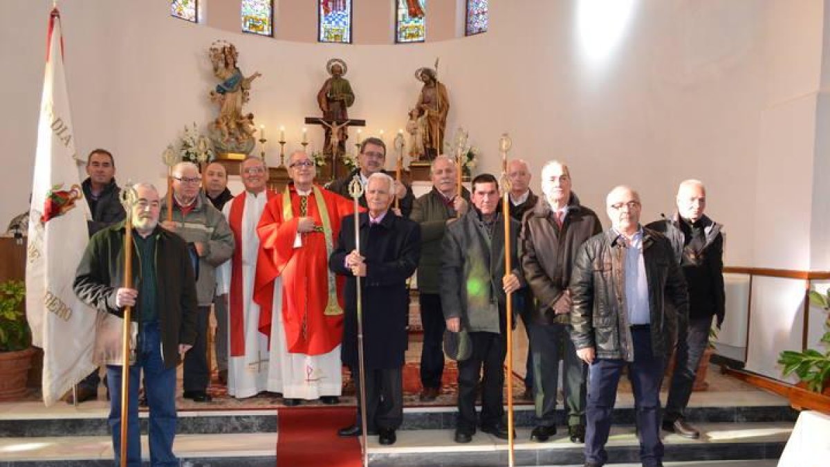 García Sánchez con los cofrades el día de Santa Bárbara.