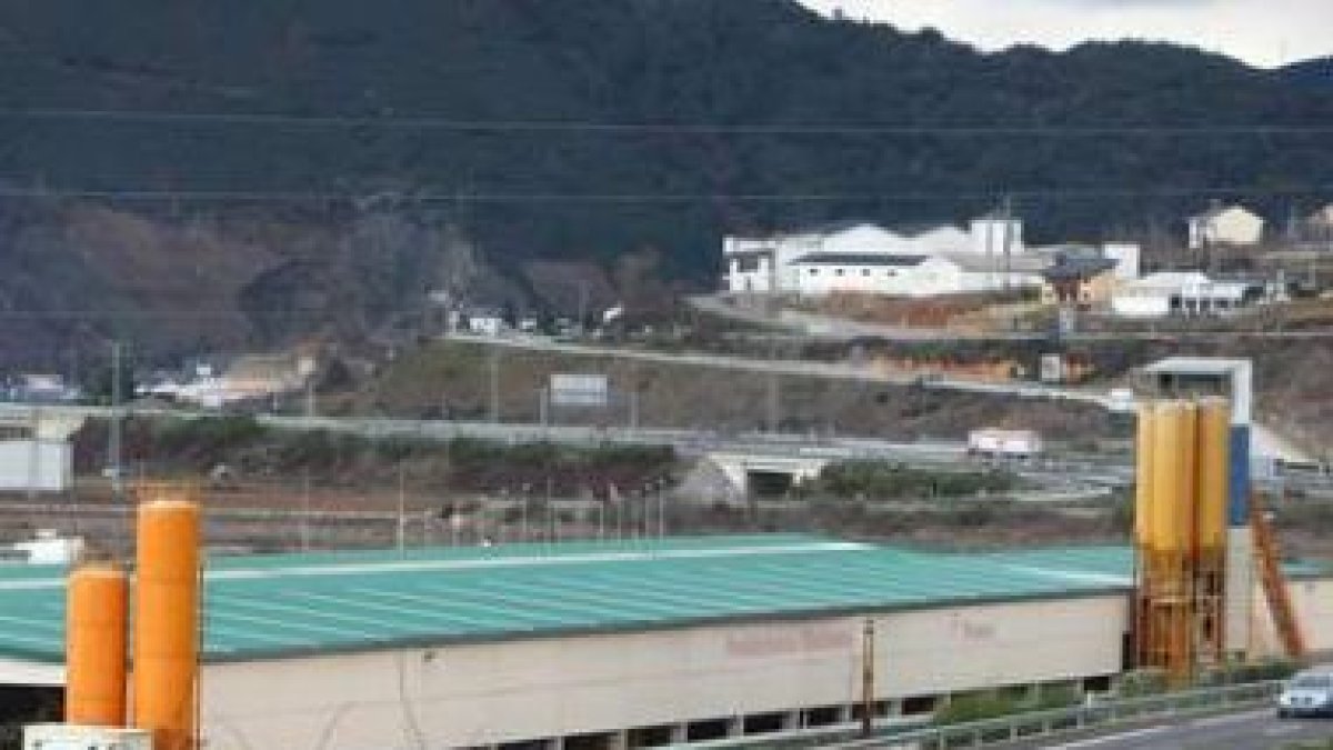 El polígono industrial de Vilela, con la A-6 en primer término