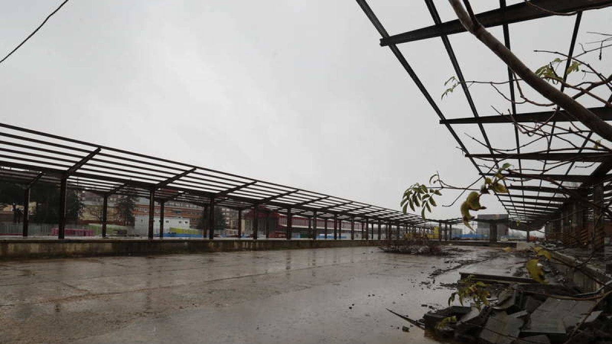 Uno de los espacios que serán derribados próximamente y pendientes de tener una solución urbanística.