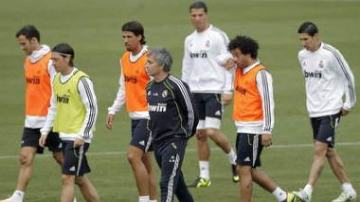 La plantilla muestra unanimidad total sobre la teoría de la conspiración que esgrime Mourinho.