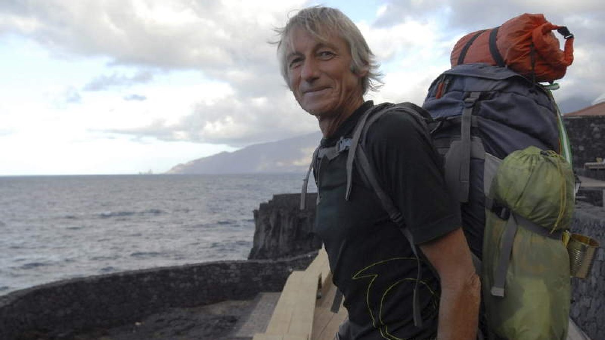 Como un proyecto personal, Nicolas Bessire cogió su mochila después de su jubilación para volver a todos los lugares que había visitado antes.