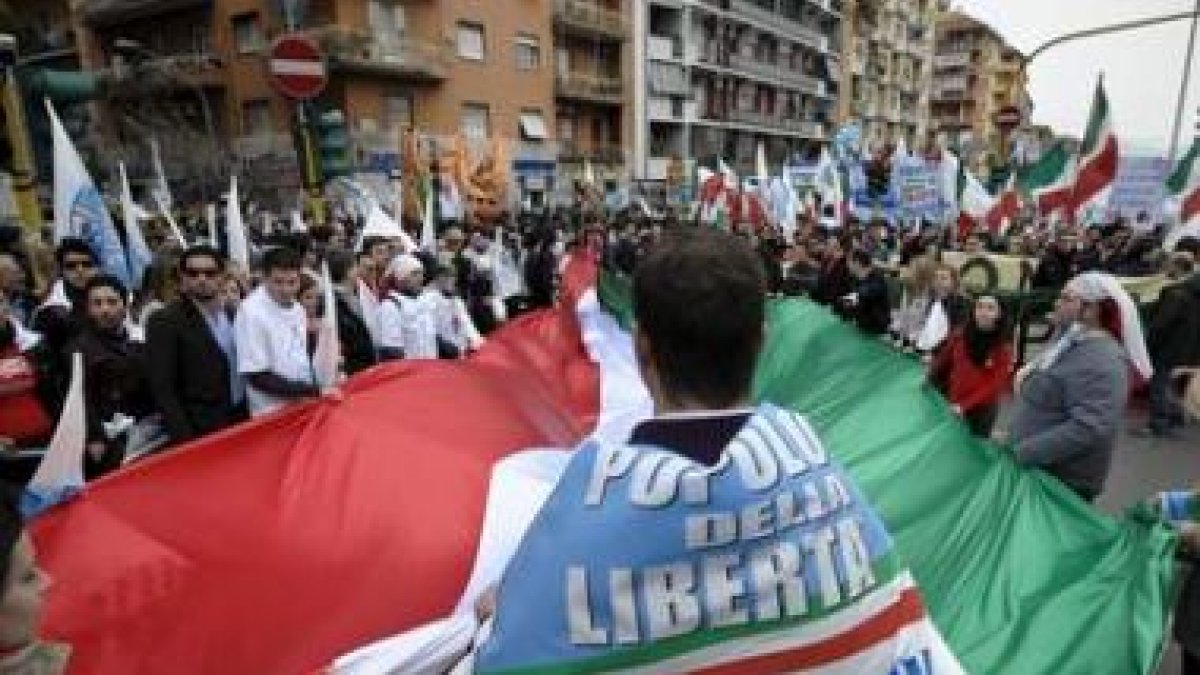 Manifestación de los partidarios y del equipo de Berlusconi.
