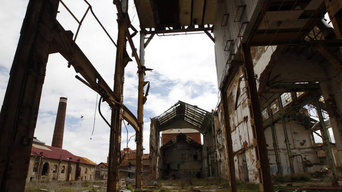 Las ruinas de la azucarera de Veguellina de Órbigo, operativa entre 1898 y 1998, iban a ser demolidas para crear una nueva zona residencial e industrial.