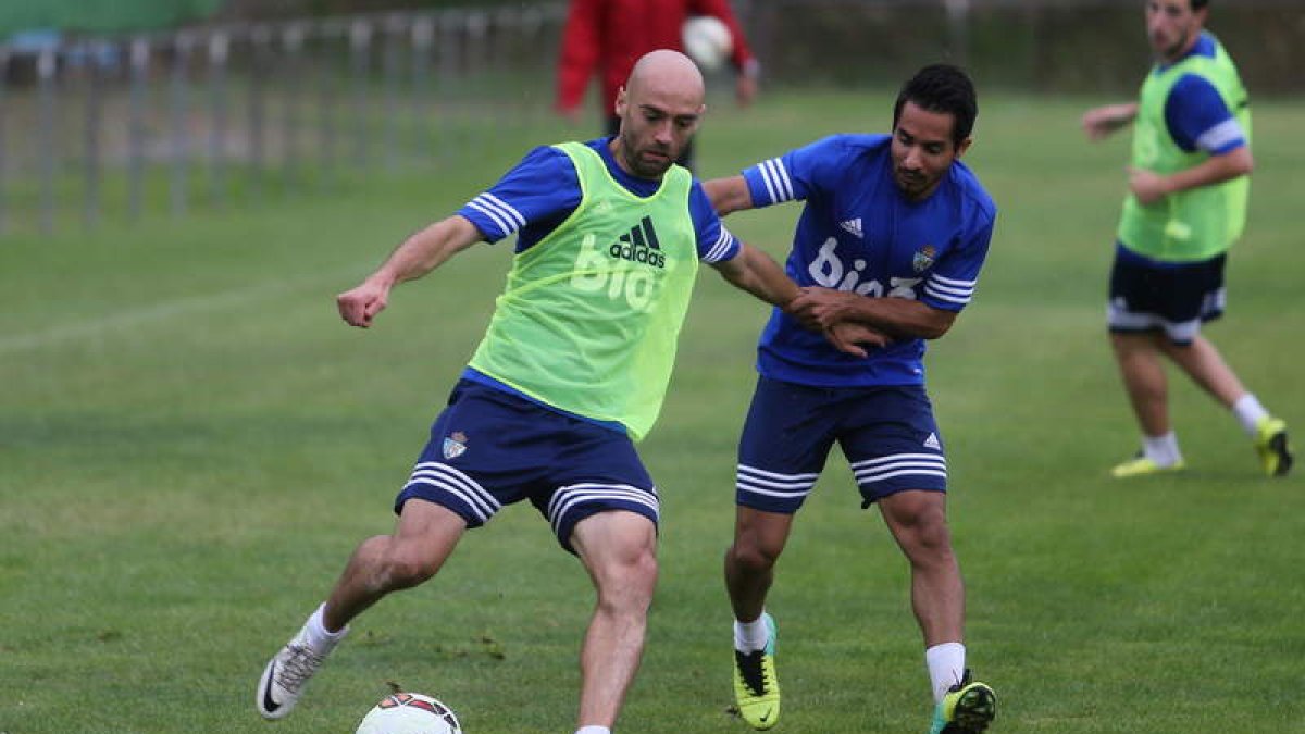 Pablo Infante será uno de los centros de atención en el partido de hoy entre la Deportiva y el Mirandés