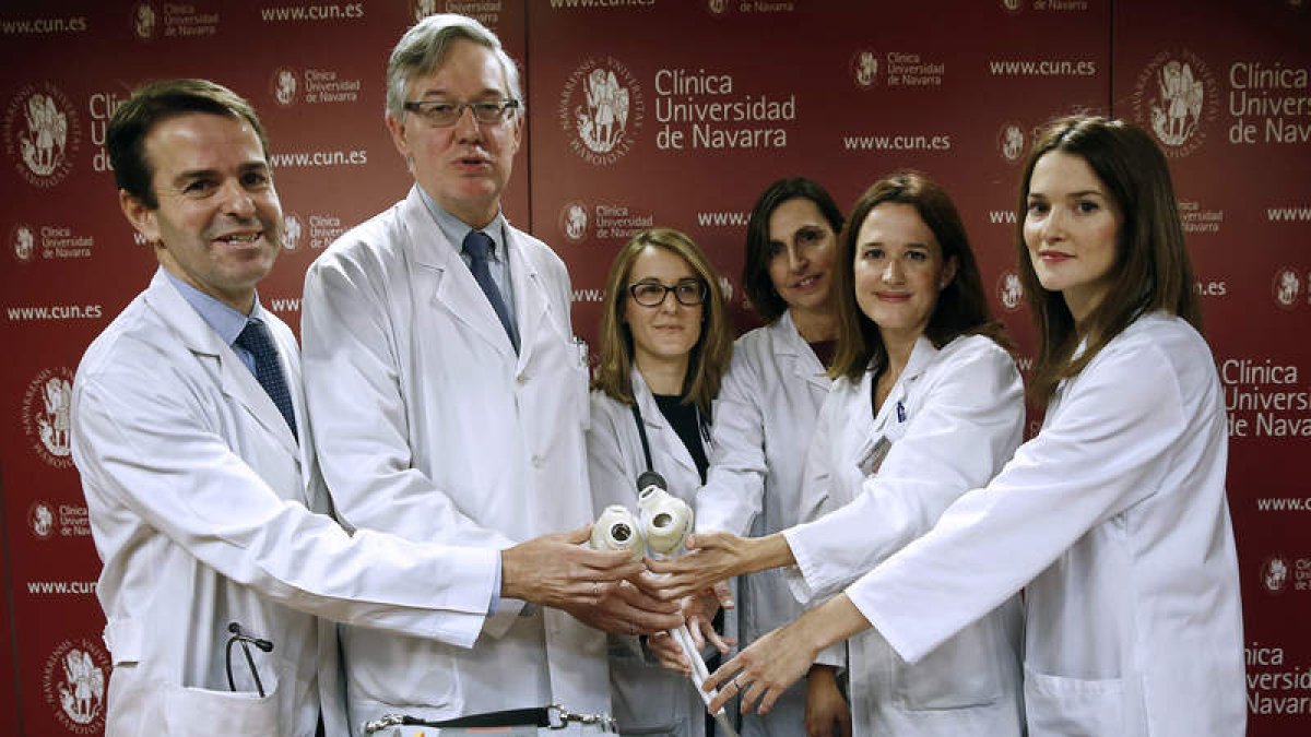 Imagen del equipo médico de la clínica de Navarra. JESÚS DIGES