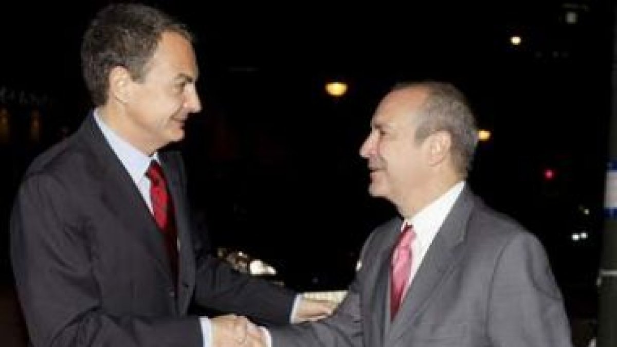 El presidente del Gobierno junto a Luis Fernández, presidente de RTVE