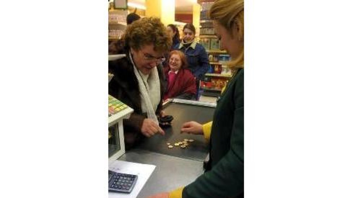 Los consumidores hacen frente a un fuerte incremento del gasto en comida