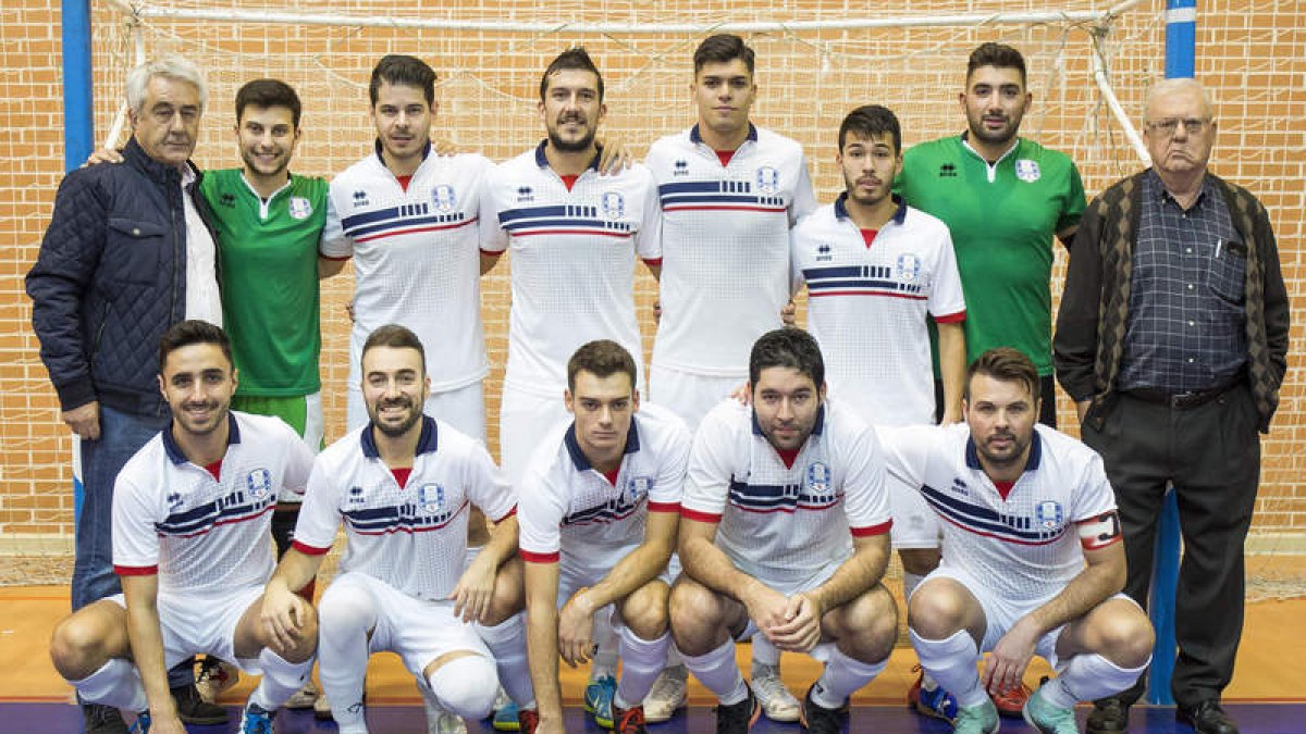El Trobajo despidió el año ante su afición con una victoria sobre el Cidade de Narón. FERNANDO OTERO