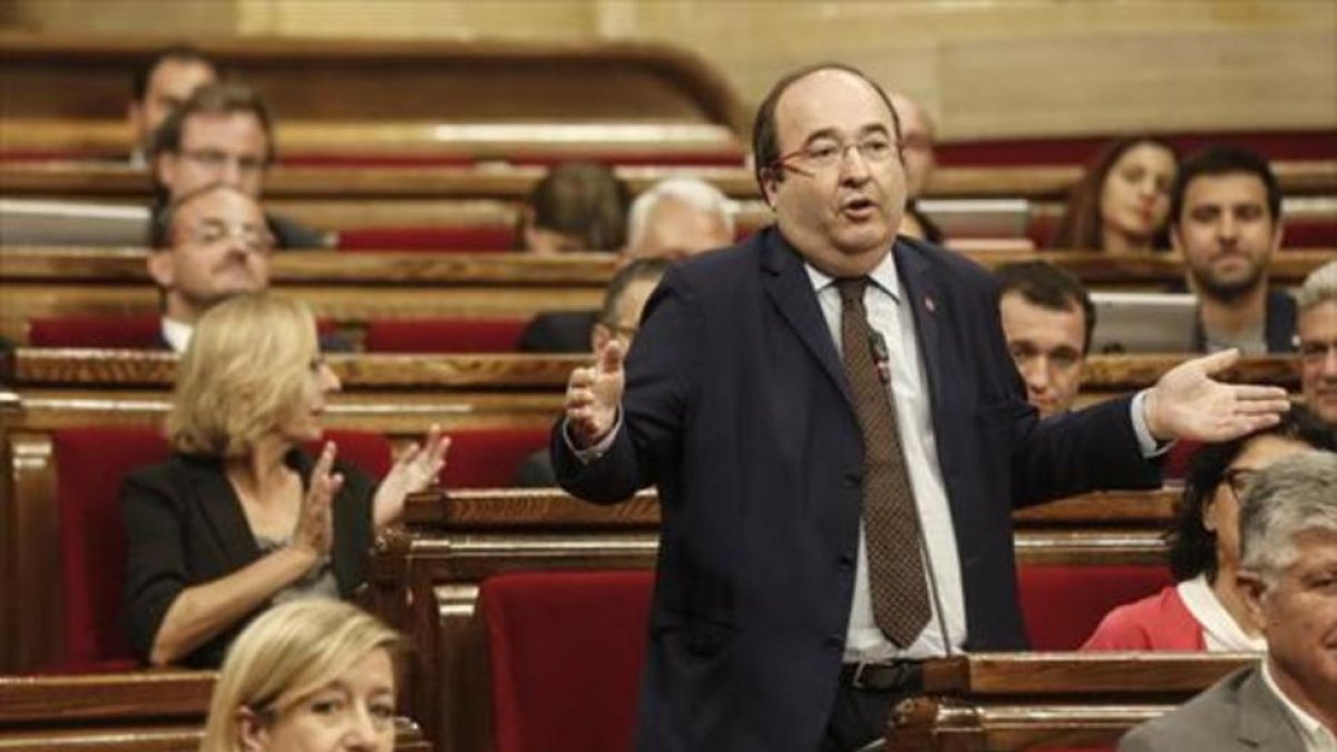 El primer secretario del PSC, Miquel Iceta, en el Parlament.