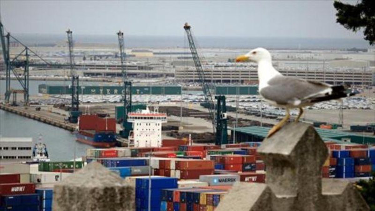 Contenedores en el Puerto de Barcelona.
