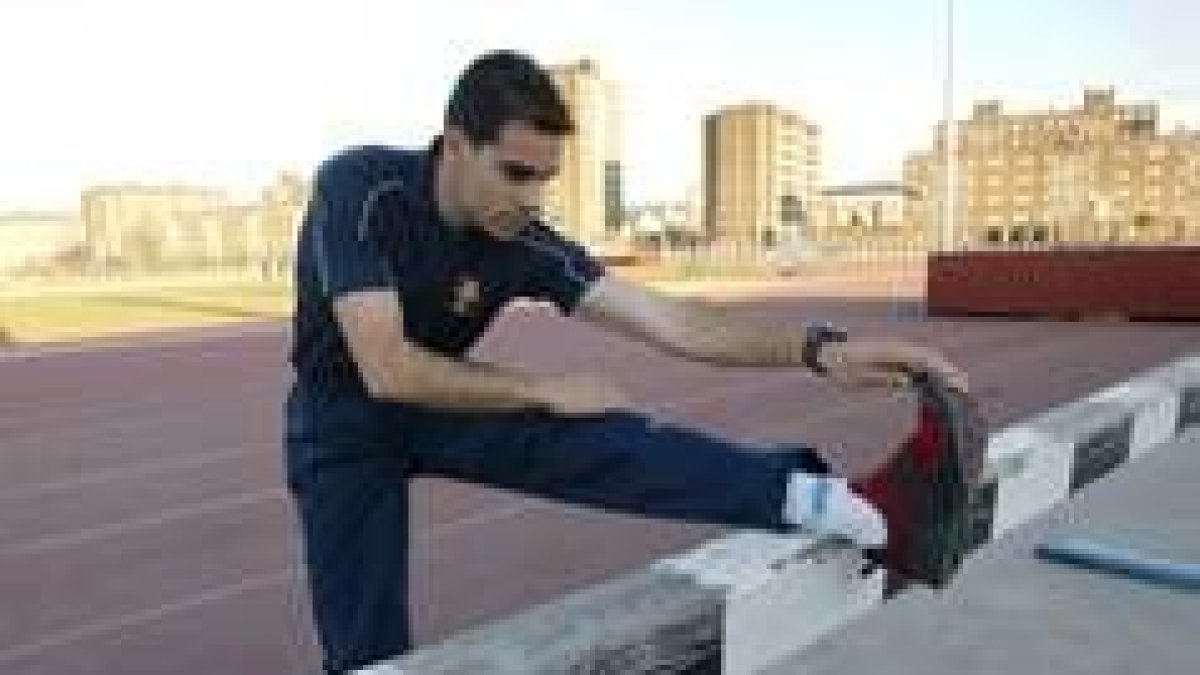 El atleta berciano Sergio Gallardo, durante un entrenamiento en Ponferrada