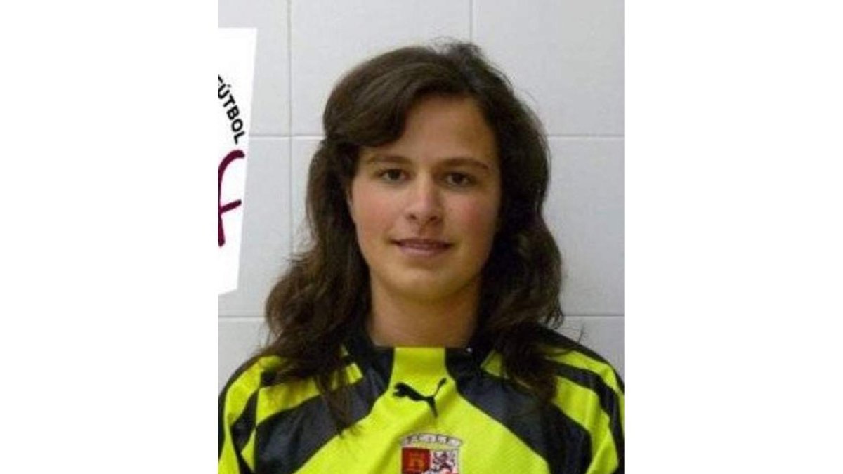 La selección española, con Cristina Portomeñe, posa con una histórica medalla de plata.