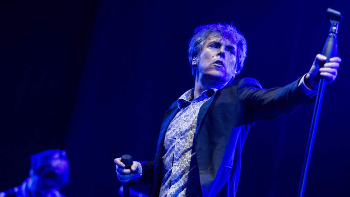 Iván Ferreiro se suma a la nómina de artistas que colaboran con el leonés Fabián. FERNANDO OTERO