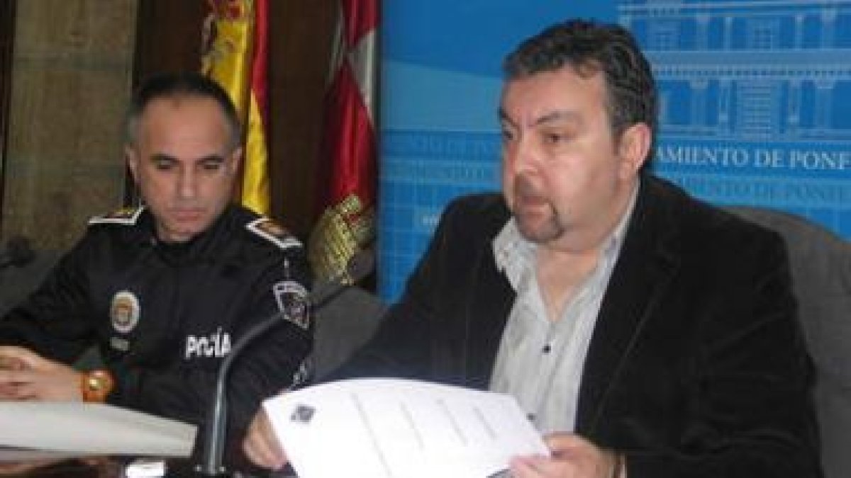 Arturo Pereira y Tino Morán, ayer en el Ayuntamiento.