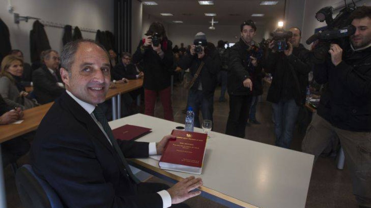 Francisco Camps en la Universidad de Elche donde leyó su tesis doctoral.