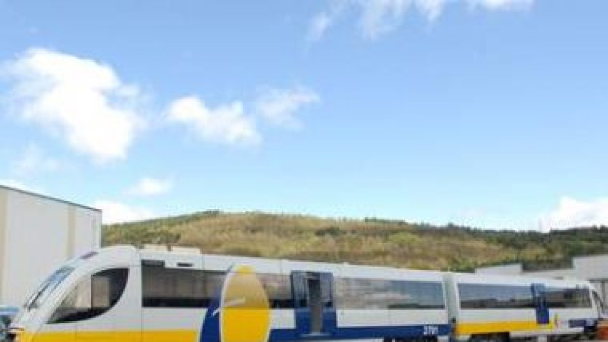 Feve anuncia la próxima llegada a la línea de los trenes 2700, que reducirán el tiempo de viaje.