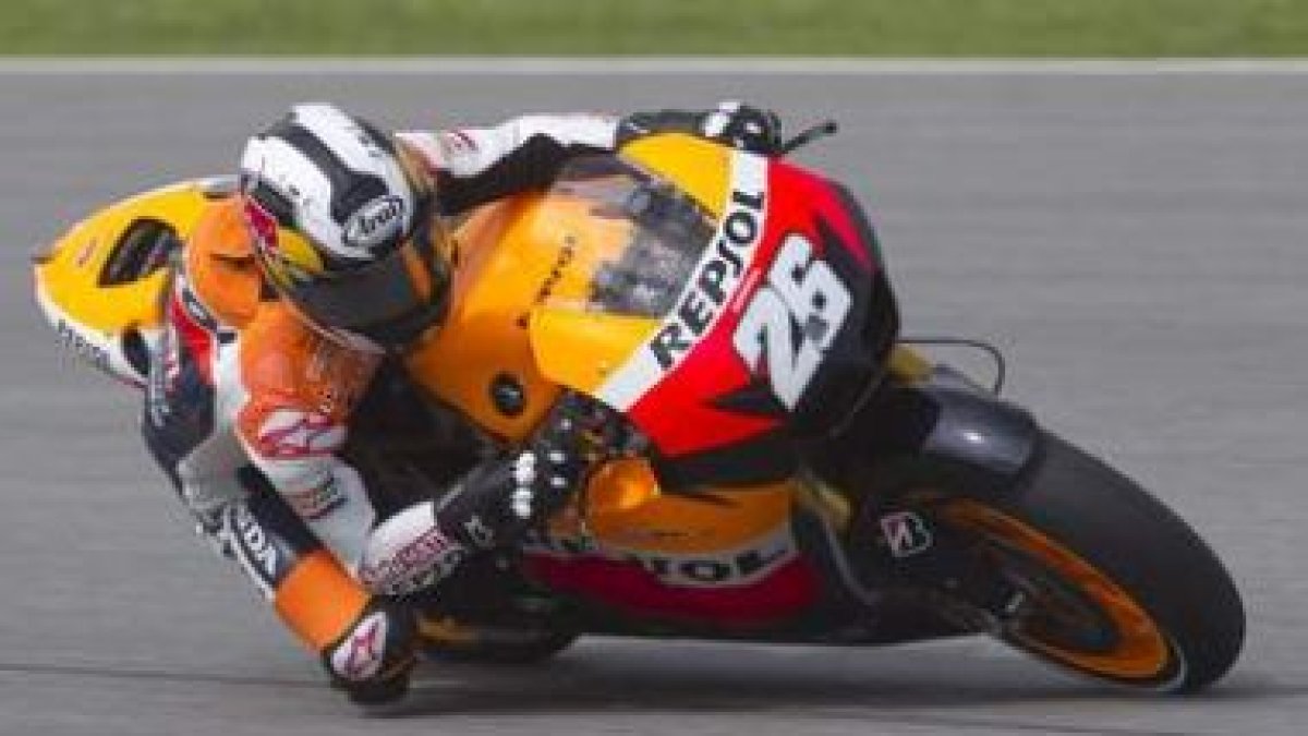El español Dani Pedrosa pilotando su Honda durante la jornada de entrenamientos.