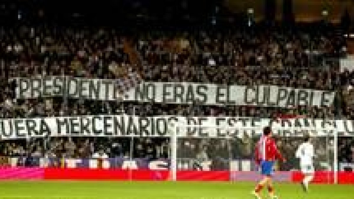 La afición madridista se movilizó a favor de Florentino en las gradas