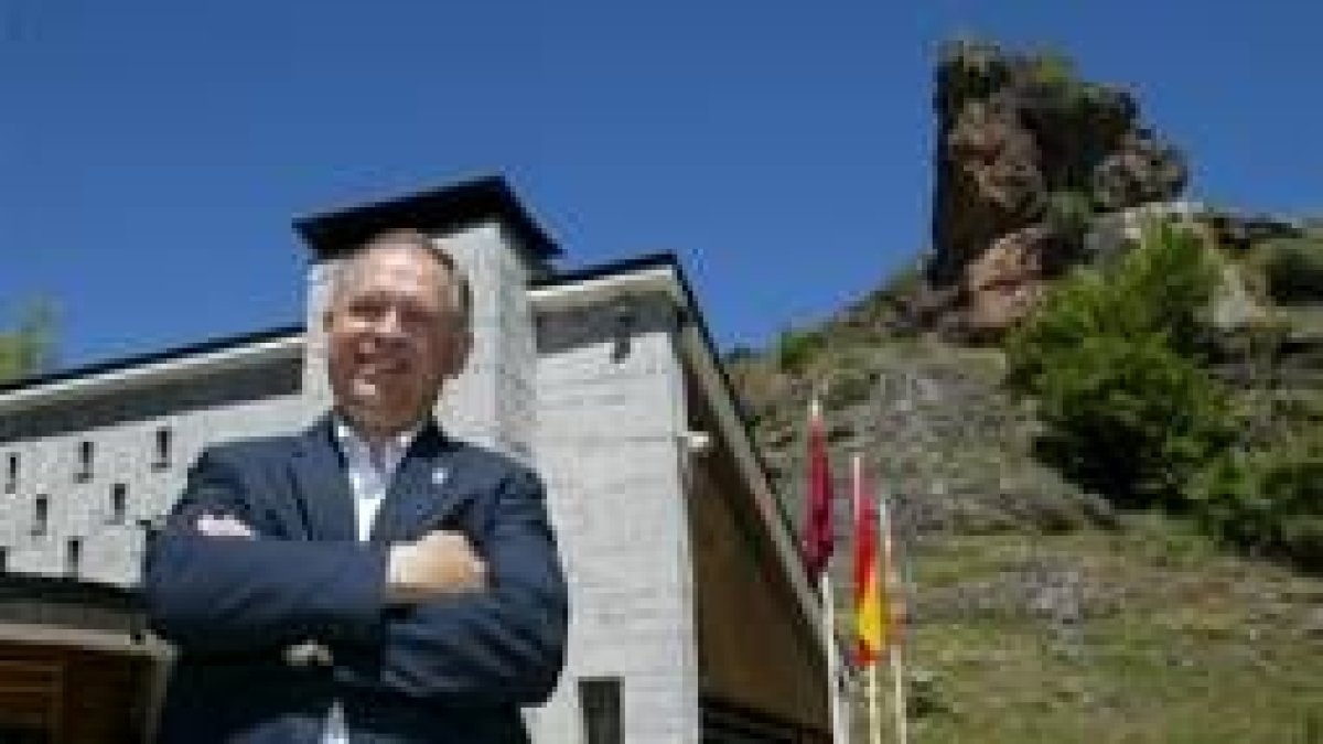 El alcalde de Vegacervera, Luis Rodríguez Aller, destaca los proyectos que comenzarán antes del 2007