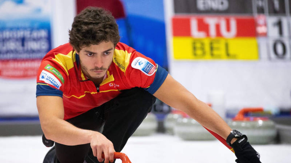 Eduardo de Paz, uno de los referentes del curling español. DL