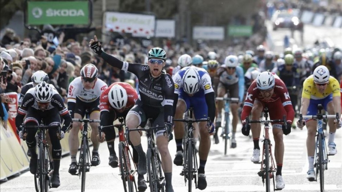San Bennett sorprendió en el esprint de la tercera etapa de la París Niza.