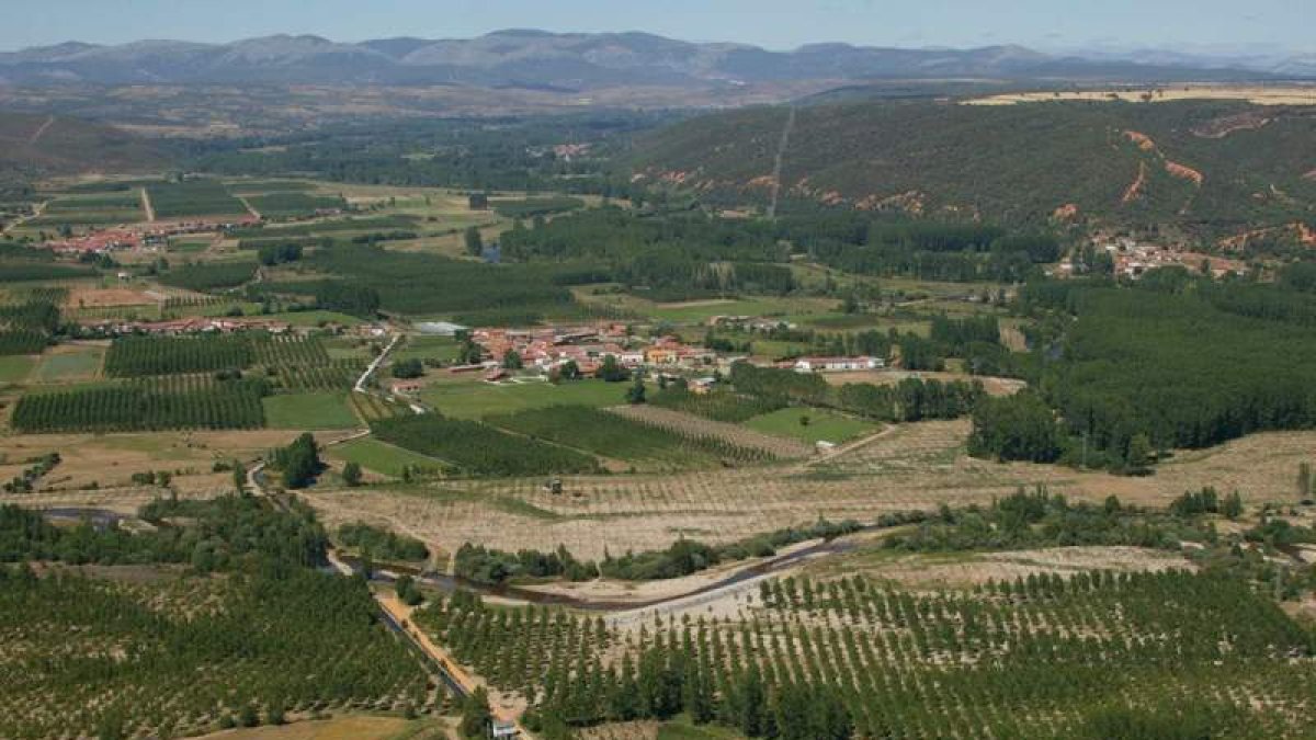 Vista aérea del Órbigo y del canal de Carrizo.