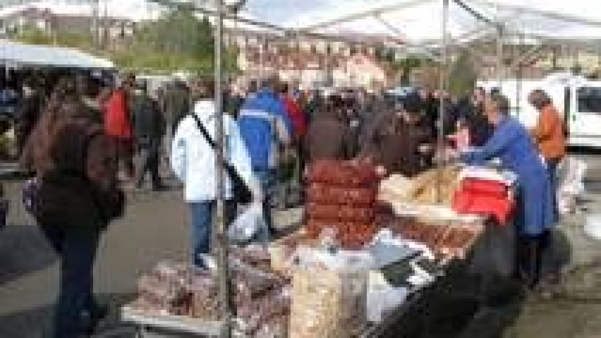 Cientos de puestos se distribuyeron por todo el pueblo de Riaño