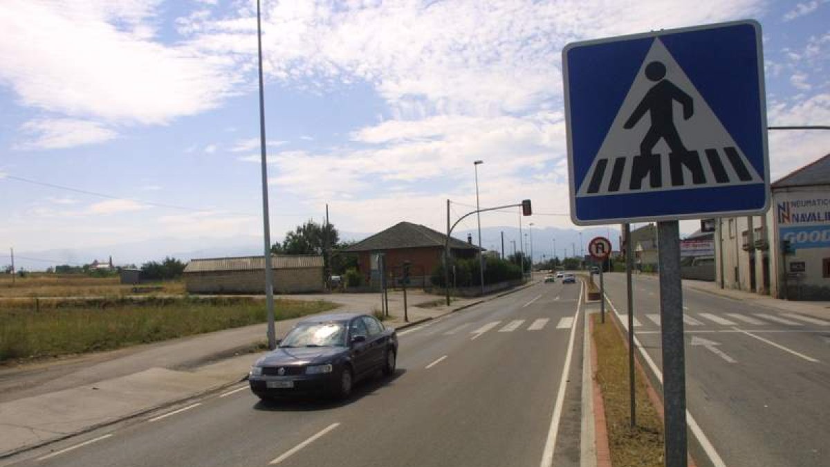 La carretera comarcal 631, en uno de sus tramos afectados por los límites de velocidad.