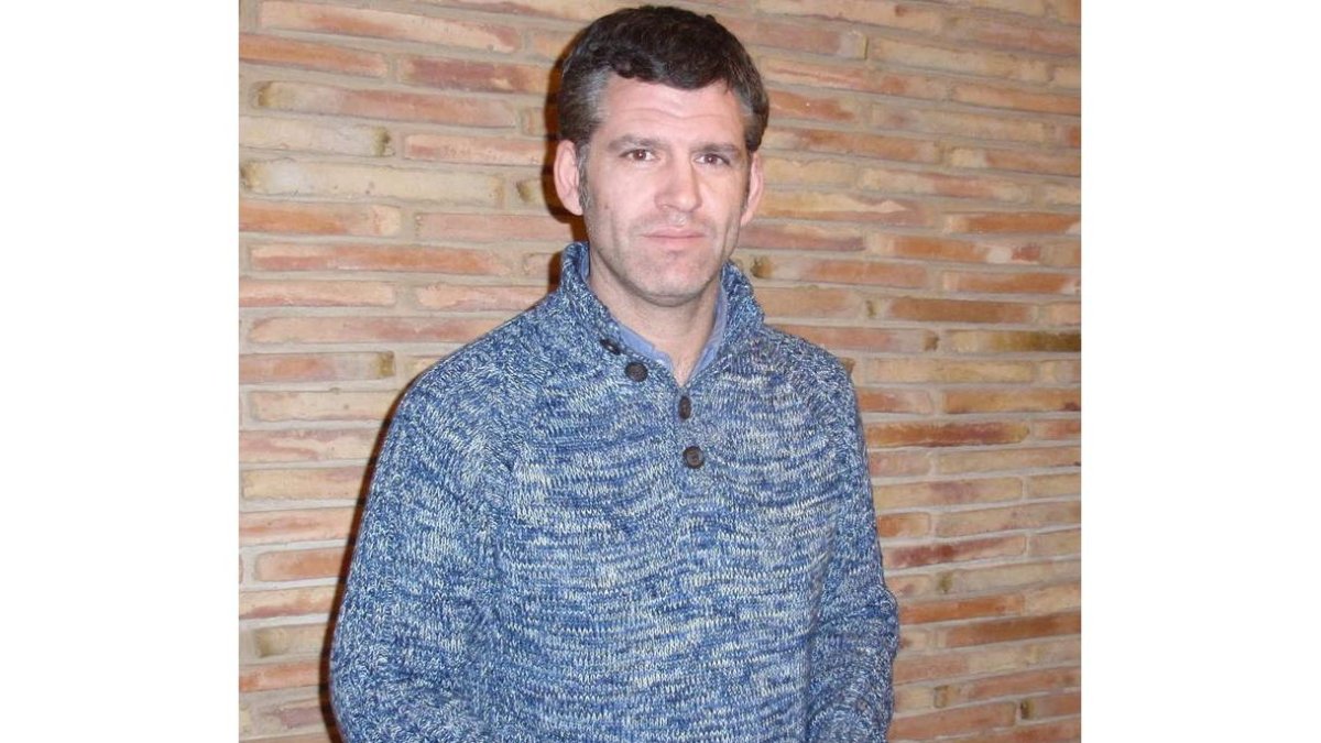 Javier Benéitez, ayer en Santa María del Páramo, donde reside.