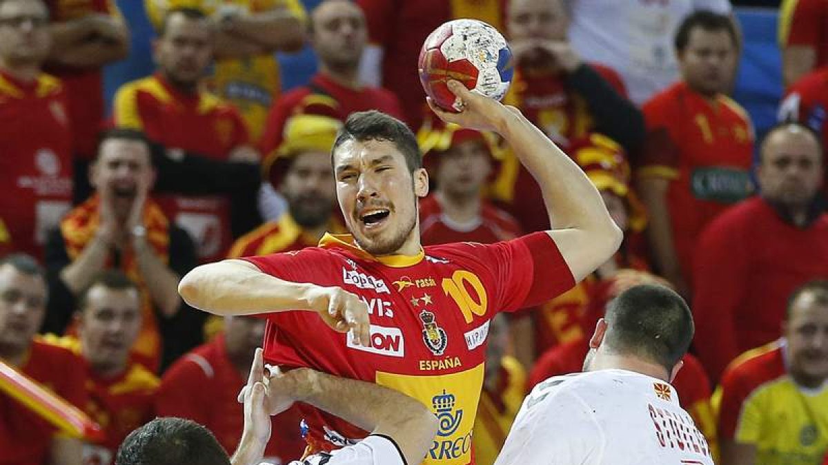Los hermanos Dujshebaev tiraron de España. GUILLAUME HORCAJUELO