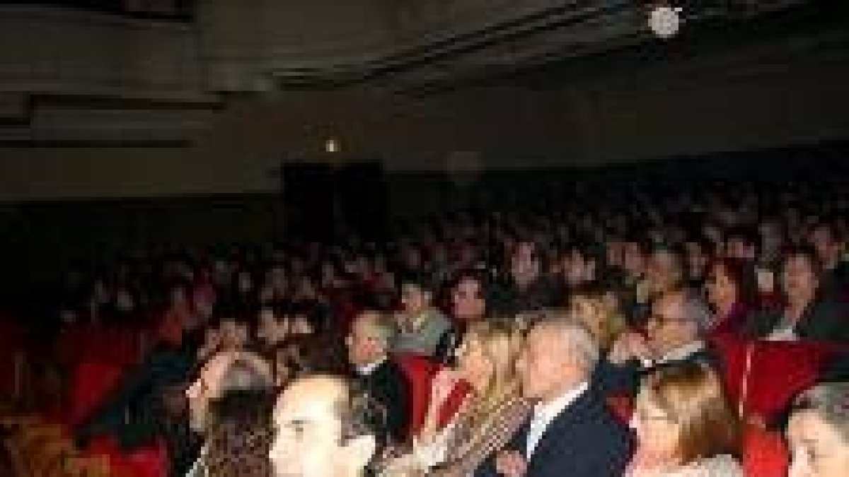 Numeroso público asistió al Bergidum a la clausura del festival de cine
