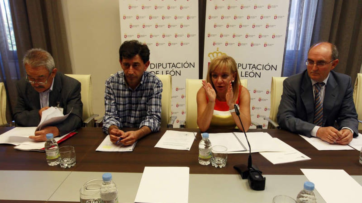 Juan José García Marcos, Jaime González, Isabel Carrasco y Tomás Quintana, ayer, en la reunión.