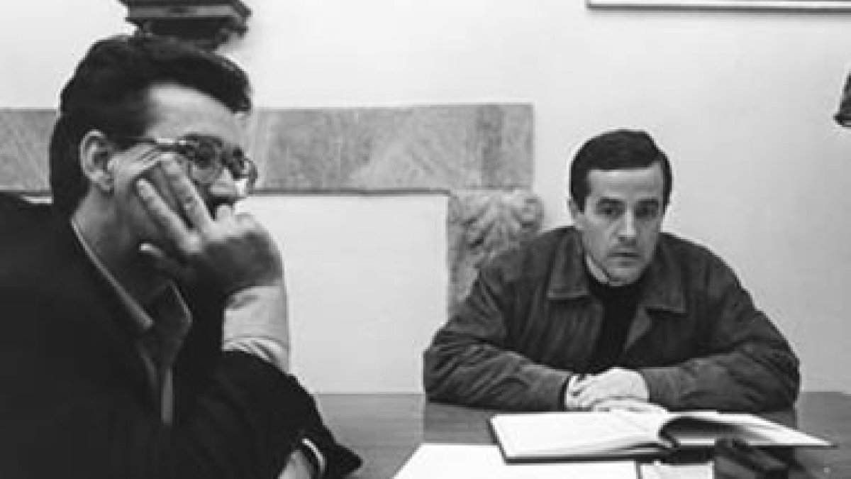 Emilio Gutiérrez, en su época de alcalde de Cistierna, junto al entonces regidor de Sabero.